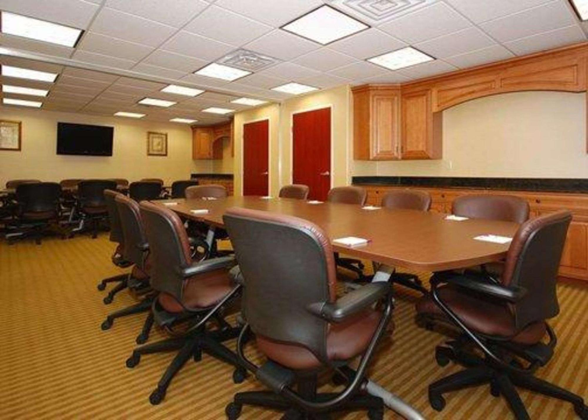 Comfort Suites Airport Wichita Buitenkant foto