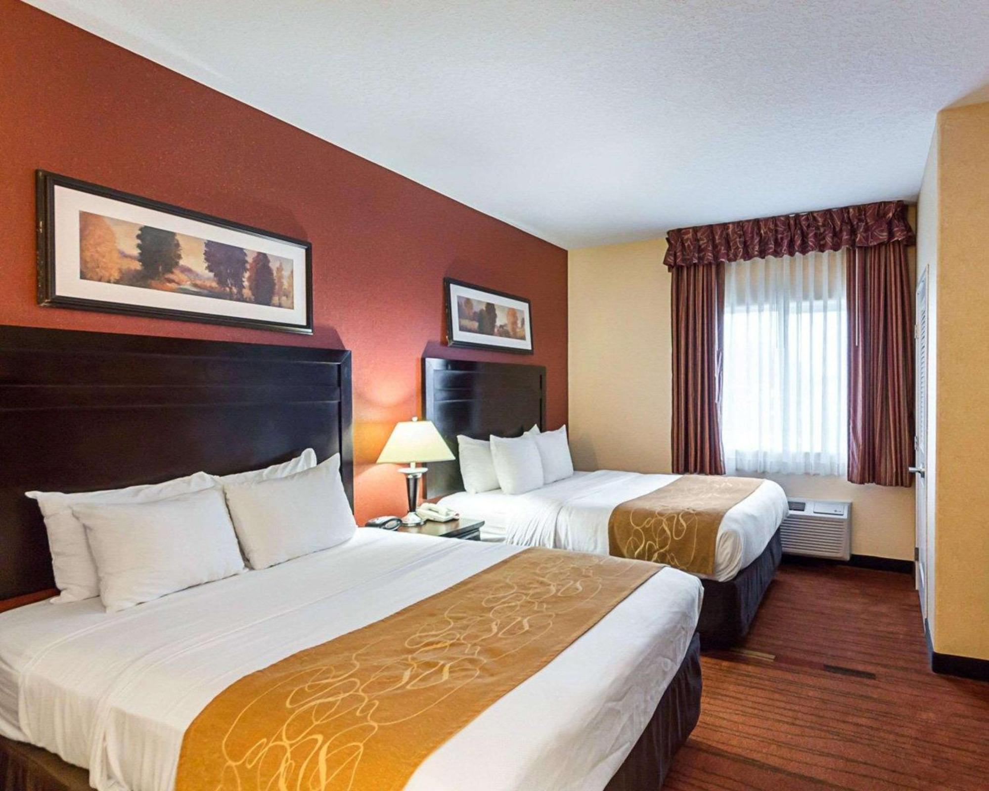 Comfort Suites Airport Wichita Buitenkant foto