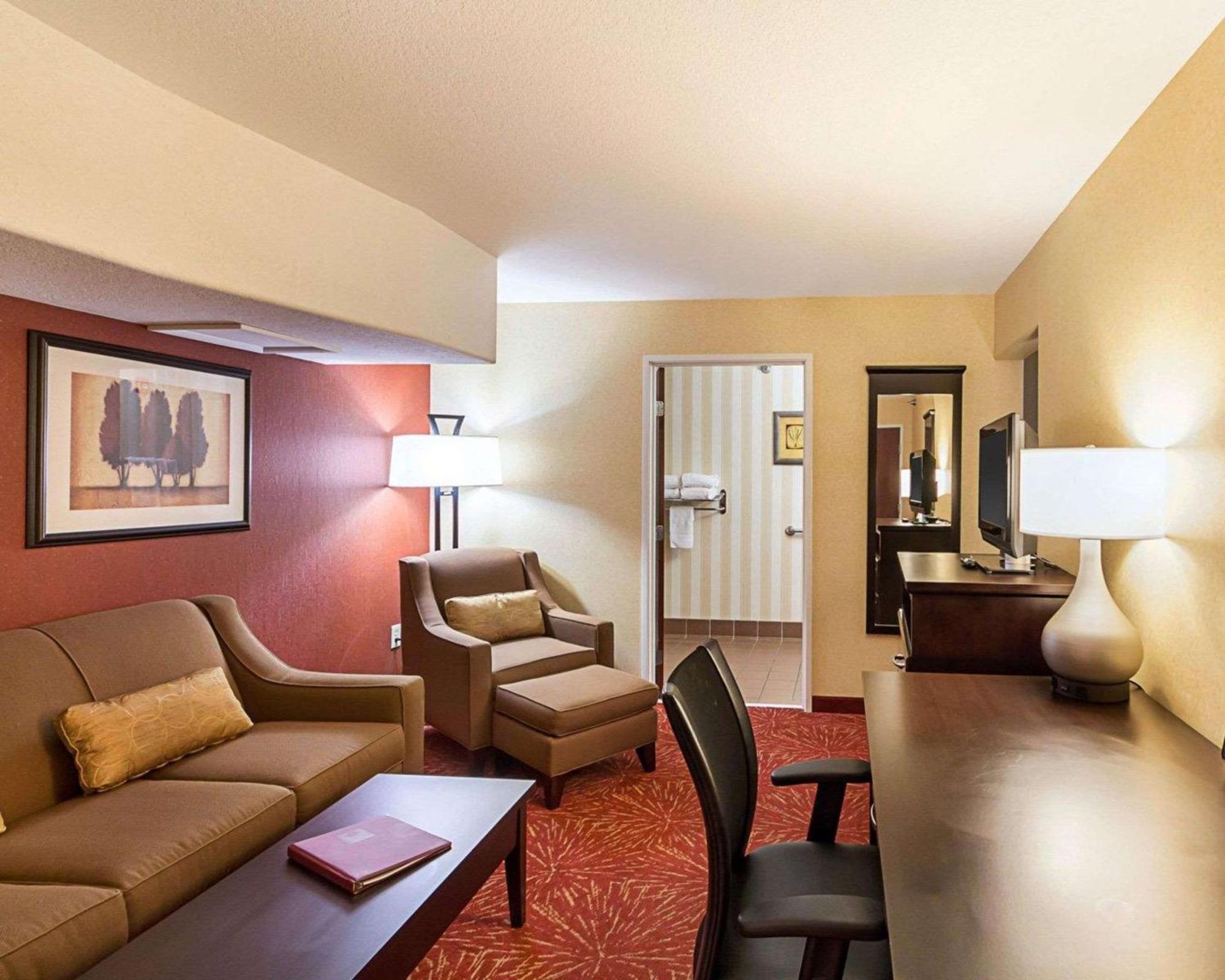 Comfort Suites Airport Wichita Buitenkant foto